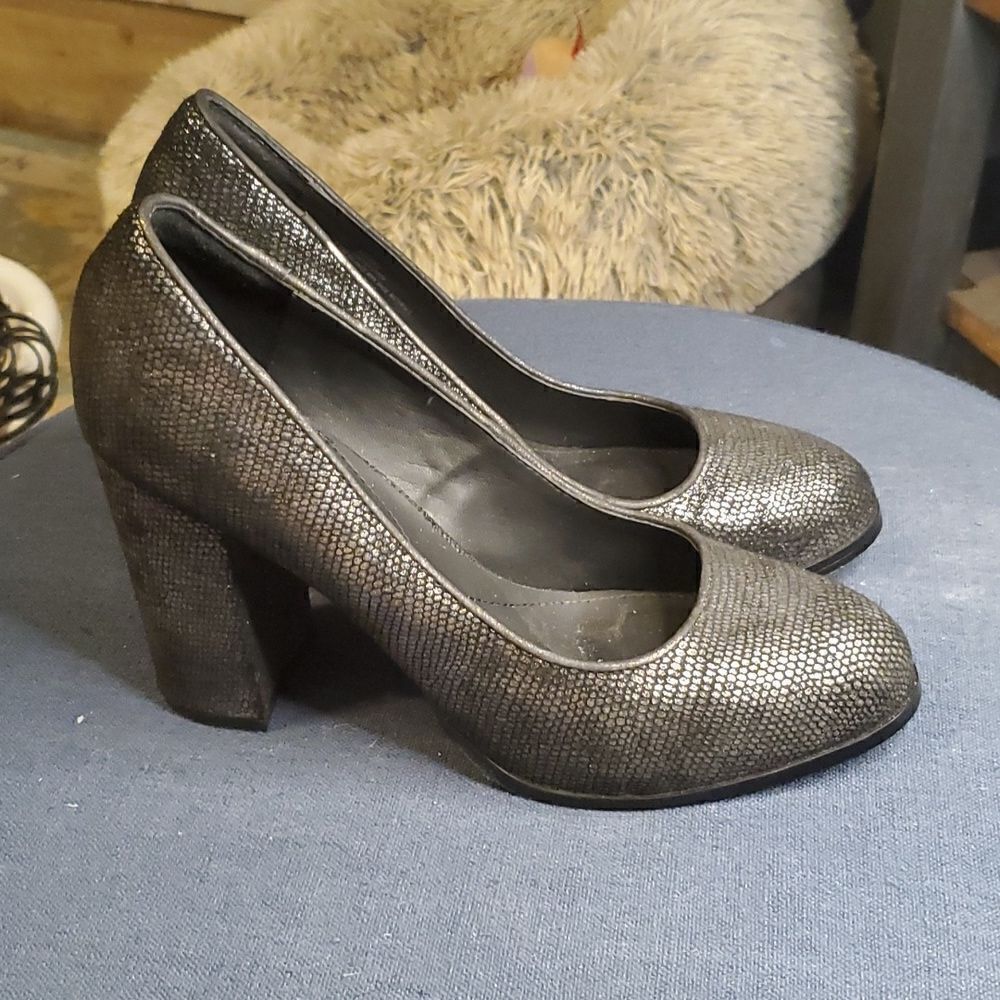 Isola Shoes Isola Size 9.5m Black Metallic Suede Pump - Picture 2 of 7